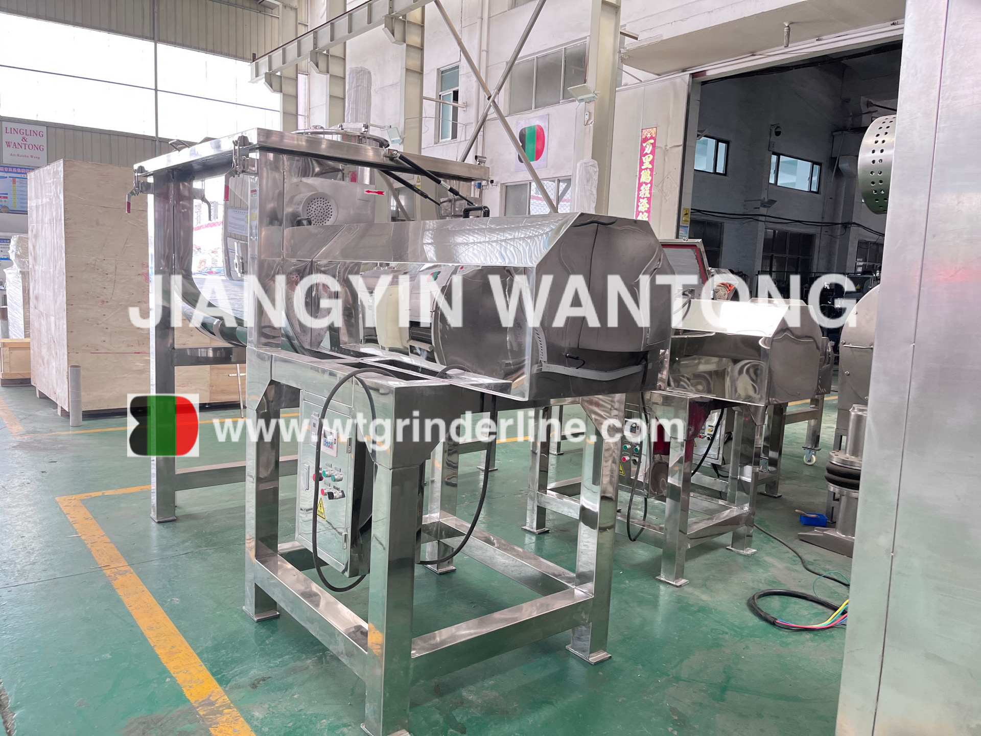 This mixer is used in detergent industry for preparing free flowing detergent powder.